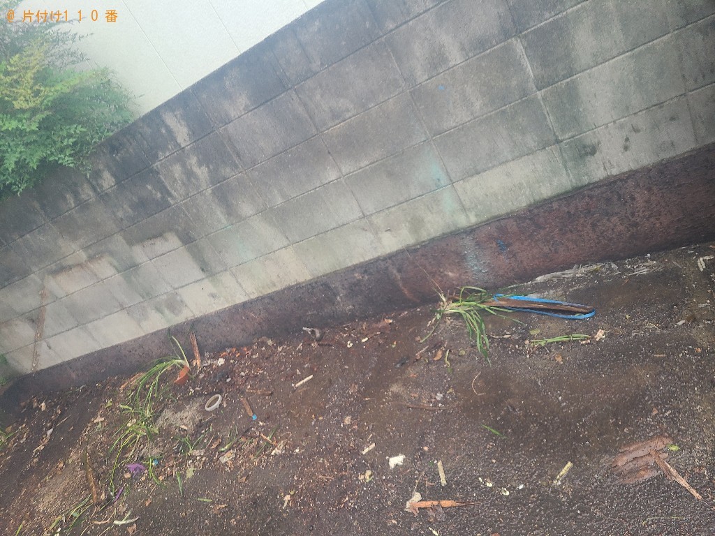 伐採した樹木、物置、犬小屋、土入りの植木鉢、ゴミ箱・脚立等の回収