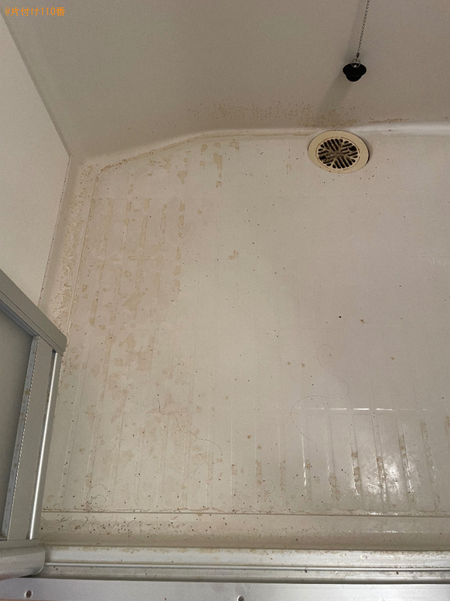 台所と洗面所とお風呂場の清掃と犬のゲージがあった場所の清掃ご依頼